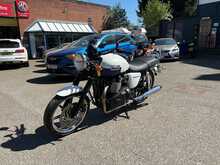 Triumph Bonneville 865  