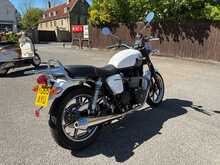 Triumph Bonneville 865  