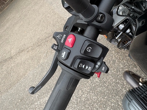 1200 Custom Cruiser Petrol Manual Cardan Euro 5 (95 ps)