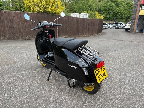 350 MT Scooter Petrol CVT Euro 5 (27 ps)
