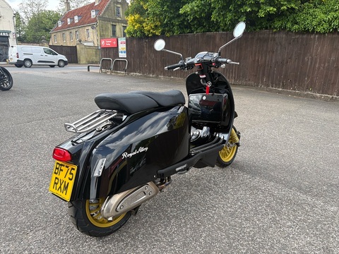 350 MT Scooter Petrol CVT Euro 5 (27 ps)