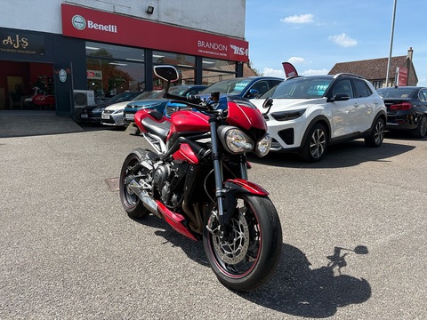 765 RS Naked Petrol Manual X-ring Euro 4 (122 ps)