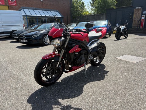 765 RS Naked Petrol Manual X-ring Euro 4 (122 ps)