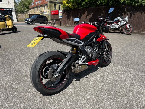 765 RS Naked Petrol Manual X-ring Euro 4 (122 ps)
