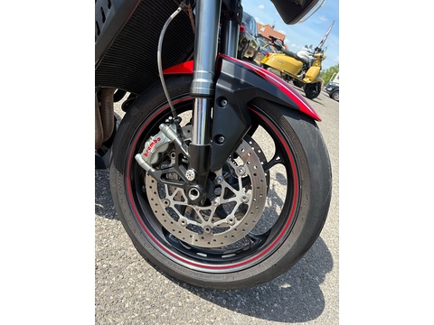 765 RS Naked Petrol Manual X-ring Euro 4 (122 ps)