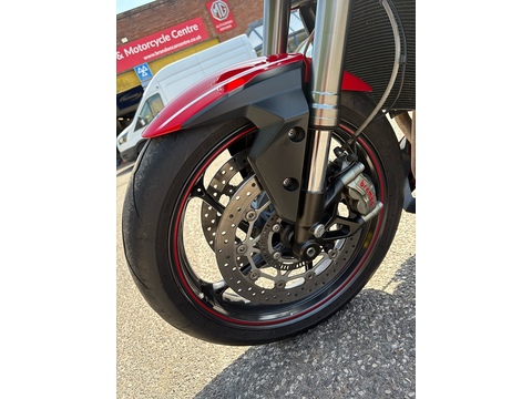 765 RS Naked Petrol Manual X-ring Euro 4 (122 ps)