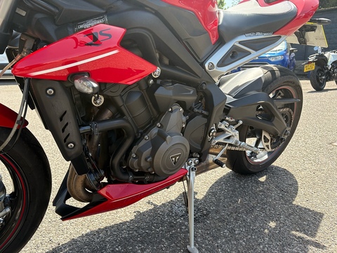 765 RS Naked Petrol Manual X-ring Euro 4 (122 ps)
