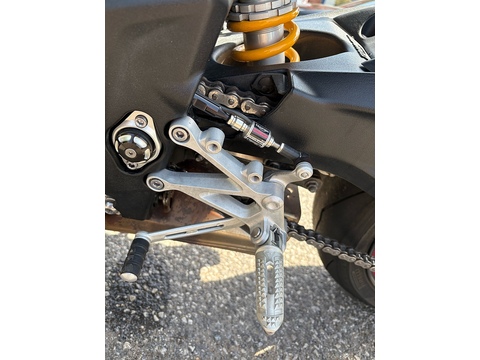765 RS Naked Petrol Manual X-ring Euro 4 (122 ps)