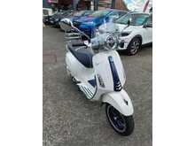Piaggio Vespa Primavera 125 Yacht Club 