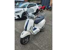 Piaggio Vespa Primavera 125 Yacht Club 