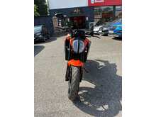 KTM 890 Duke  