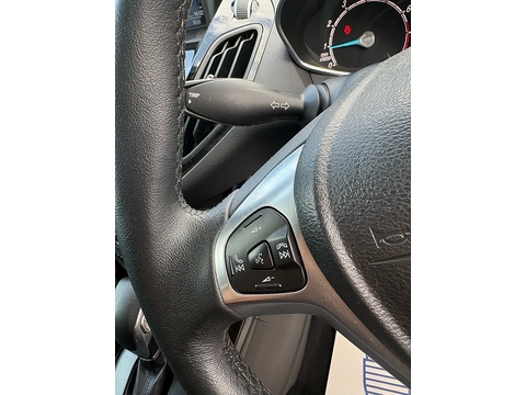 1.6 Zetec Navigator MPV 5dr Petrol Powershift Euro 6 (105 ps)