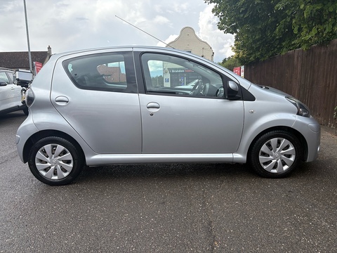 1.0 VVT-i Ice Hatchback 5dr Petrol Manual Euro 5 (67 ps)