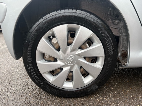 1.0 VVT-i Ice Hatchback 5dr Petrol Manual Euro 5 (67 ps)