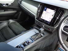 Volvo V90 D4 R-Design 