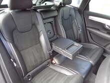 Volvo V90 D4 R-Design 