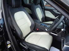 Jaguar F-PACE D180 R-Sport 