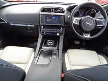 Jaguar F-PACE D180 R-Sport 