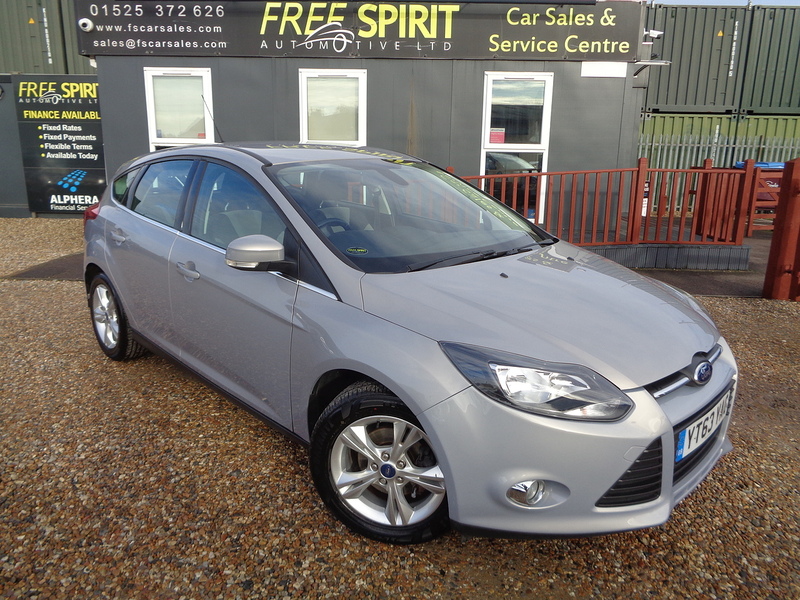 1.6 Zetec Hatchback 5dr Petrol Powershift Euro 5 (125 ps)