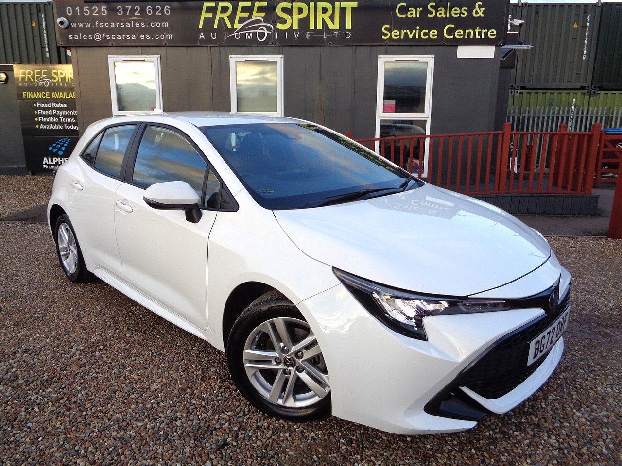 Toyota 1.8 VVT-h Icon Hatchback 5dr Petrol Hybrid CVT Euro 6 (s/s) (140 ps)