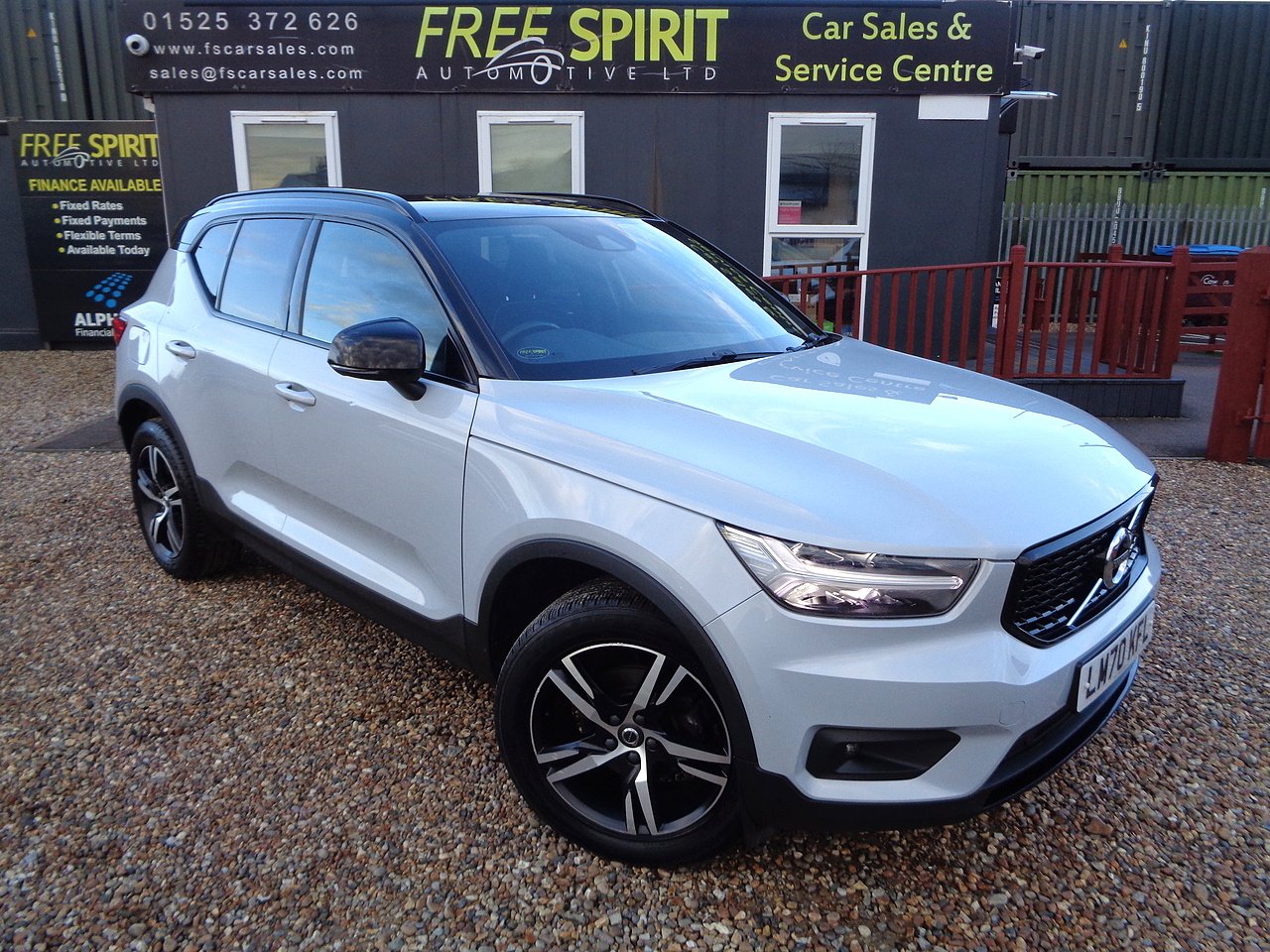 Volvo 1.5 T3 R-Design SUV 5dr Petrol Auto Euro 6 (s/s) (163 ps)