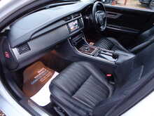 Jaguar XF d Portfolio 