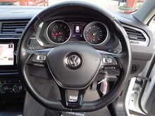 Volkswagen Tiguan TSI SE Navigation 