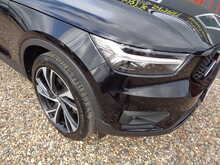 Volvo XC40 B4 MHEV R-Design Pro 