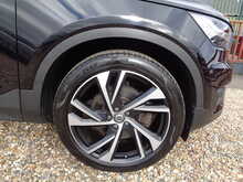 Volvo XC40 B4 MHEV R-Design Pro 