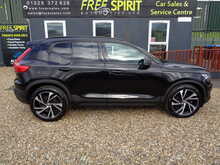 Volvo XC40 B4 MHEV R-Design Pro 