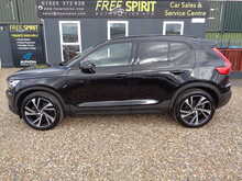 Volvo XC40 B4 MHEV R-Design Pro 