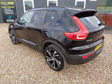 Volvo XC40 B4 MHEV R-Design Pro 
