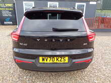 Volvo XC40 B4 MHEV R-Design Pro 