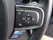 Volvo XC40 B4 MHEV R-Design Pro 