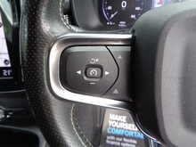 Volvo XC40 B4 MHEV R-Design Pro 