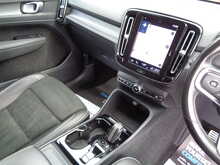 Volvo XC40 B4 MHEV R-Design Pro 