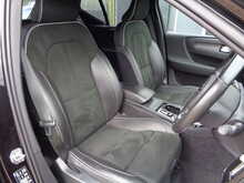 Volvo XC40 B4 MHEV R-Design Pro 