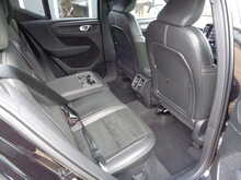 Volvo XC40 B4 MHEV R-Design Pro 