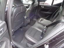 Volvo XC40 B4 MHEV R-Design Pro 