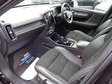 Volvo XC40 B4 MHEV R-Design Pro 