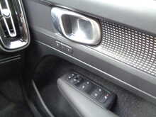 Volvo XC40 B4 MHEV R-Design Pro 