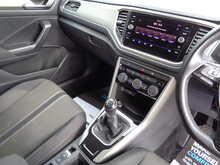 Volkswagen T-Roc TSI SE 