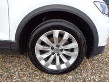 Volkswagen T-Roc TSI SE 