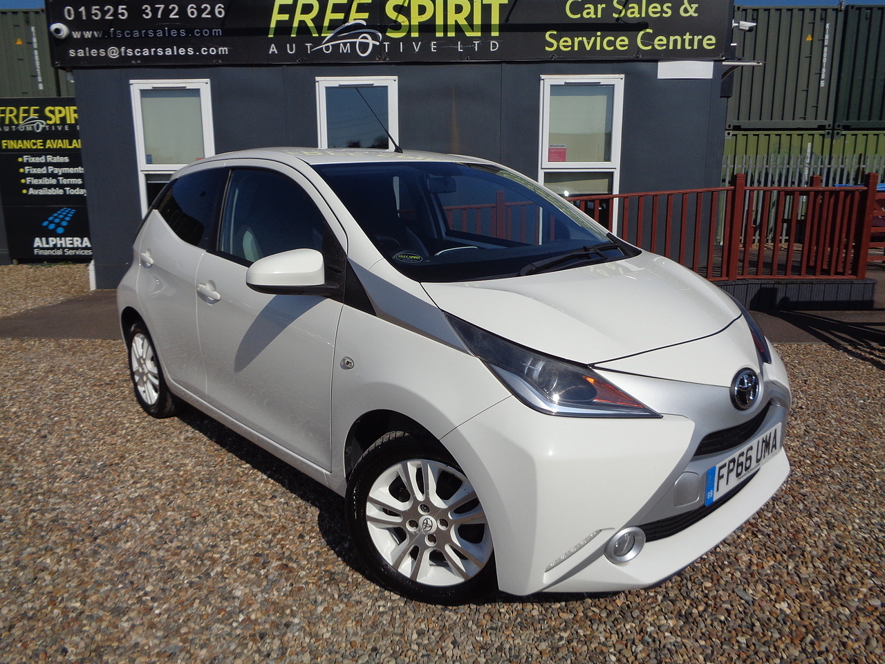 Toyota 1.0 VVT-i x-pure Hatchback 5dr Petrol Manual Euro 6 (68 ps)
