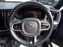 Volvo XC60 T5 R-Design Pro 