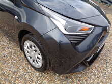 Toyota AYGO VVT-i x-play 