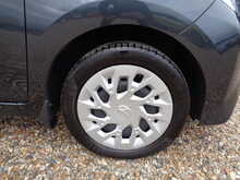 Toyota AYGO VVT-i x-play 