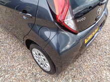 Toyota AYGO VVT-i x-play 
