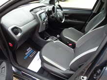 Toyota AYGO VVT-i x-play 