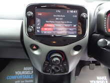 Toyota AYGO VVT-i x-play 